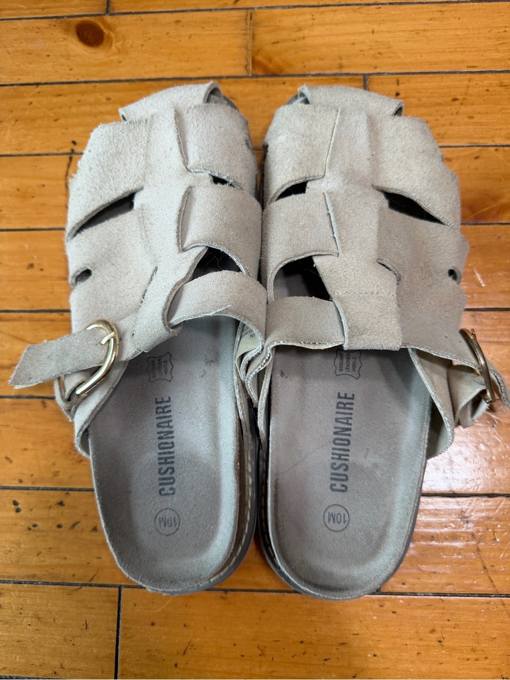 CUSHIONAIRE Women's Size 10 Taupe Suede Fisherman Sandals Buckle Leather